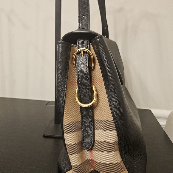 ✨ Burberry Black Leather & House Check 2-Way Shoulder/Crossbody Bag ✨ - Picture 3 of 15